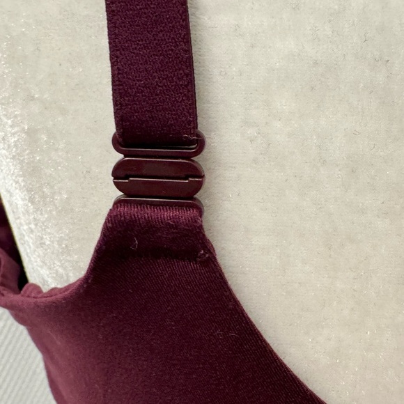 Victoria Secret. Body by Victoria Perfect Shape. 34DD burgundy. - Picture 8 of 9